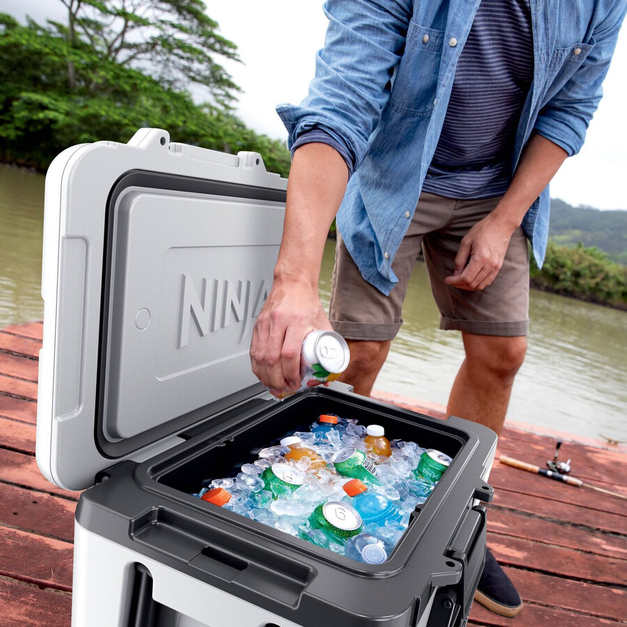 ninja frostvault 45qt42l kühlbox mit rollen kühlakku und durstlöscher-set